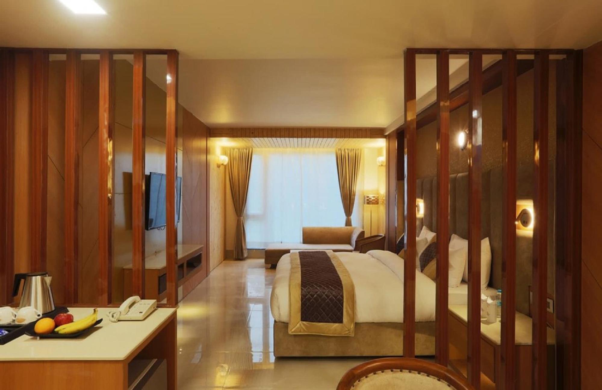West End Igi Airport Delhi 4*